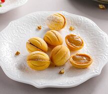 Орешки с вареной сгущенкой