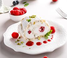 Фисташковый рулет с малиной