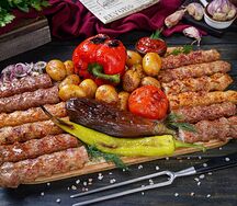 Ассорти из люля-кебаб, овощи