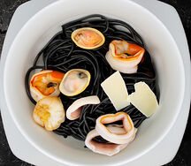 Паста черная с морепродуктами