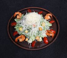 Салат Цезарь с креветками