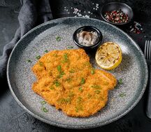 Куриный шницель с грибным соусом