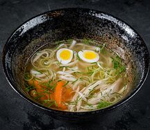 Бульон куриный с домашней лапшой