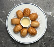 Жареные пампушки со сгущенкой