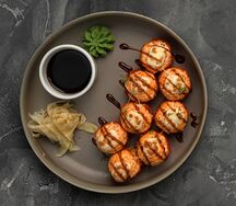 Запеченный ролл с моцареллой