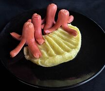 Сосиски-осьминожки с картофельным пюре