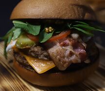 Бургер с двумя котлетами