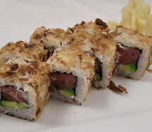 Ролл с тунцом и стружкой тунца
