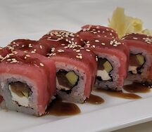 Ролл с тунцом и красной икрой