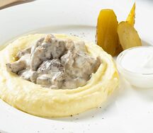 Бефстроганов с картофельным пюре
