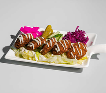 Фалафель на тарелке