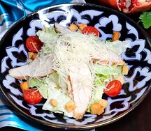 Цезарь с куриной грудкой⁣