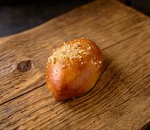 Пирожок с яблоком и брусникой