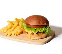 Чизбургер Black Angus с картофелем фри