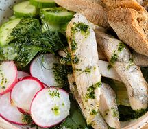 Салат с куриной грудкой и шпинатом
