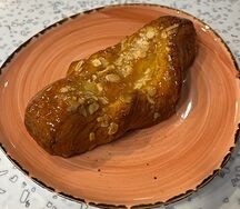 Слойка с персиковым джемом