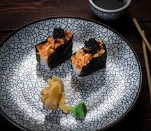 Гункан с креветкой