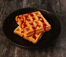 Вафли венские с клубникой