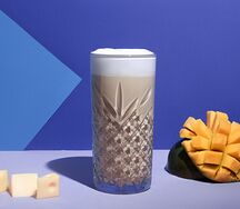 Латте пряный манго с сырной пенкой