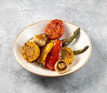 Овощи гриль с соусом ромеско