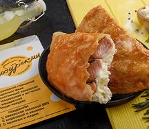 Чебурек с красной рыбой и творожным сыром