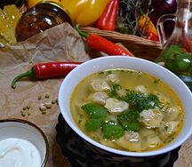 Пельмени с бульоном