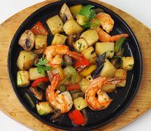 Горячая сковородка с креветками