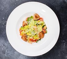 Салат Цезарь с курицей