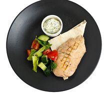 Куриная грудка гриль с соусом айоли
