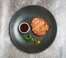 Стейк из cвинoй шейки с соусом барбекю
