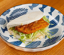 Бао с индейкой и соусом цезарь