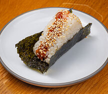 С лососем и соевым соусом