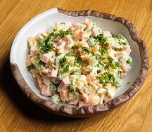 Оливье с докторской колбасой