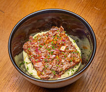 Тартар из говядины с сельдереем кимчхи