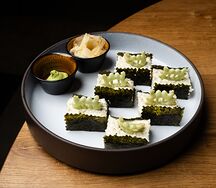 Оши-суши с креветкой и чипсами васаби