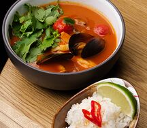 Том ям с морепродуктами