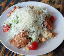 Салат Цезарь с курицей