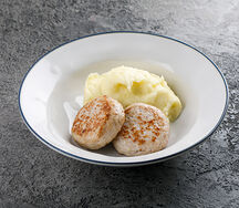 Детские куриные котлетки с пюре