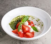 Моцарелла с томатами