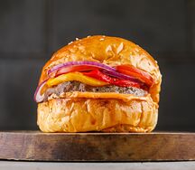 Бургер с печёным перцем и соусом спайси