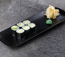 Ролл с авокадо