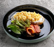 Скрэмбл с форелью