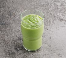 Смузи из ананаса, яблока и авокадо