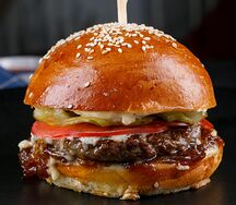 Бургер с сыром дорблю