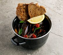 Мидии в томатном соусе