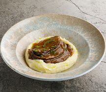 Телячьи щечки с пюре