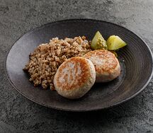 Куриные котлеты с гречкой