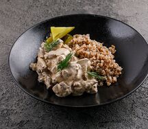 Бефстроганов с гречкой
