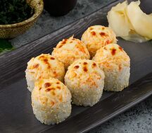 Запеченный ролл с лососем