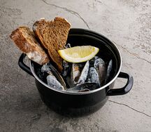 Мидии в соусе дорблю